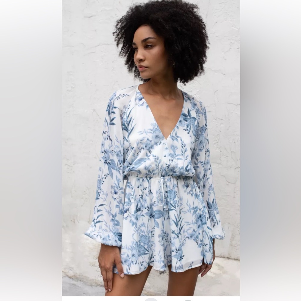 Yumi Kim Naomi romper in white long Sleeve V-Neck with blue floral s L